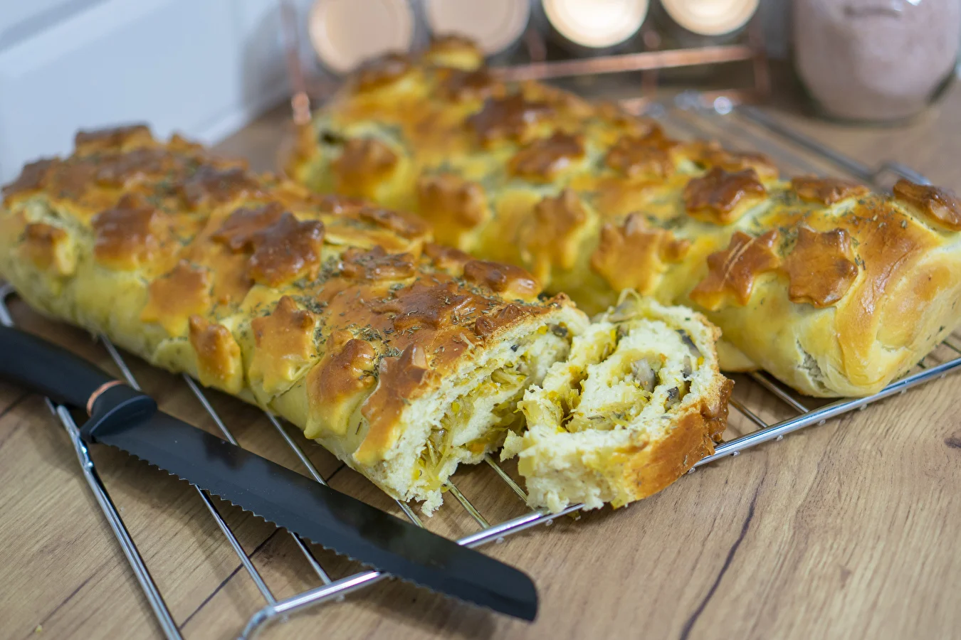 Кулебяка дрожжевая с капустой и шампиньонами