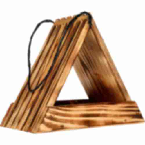 Деревянная кормушка для птиц - треугольная